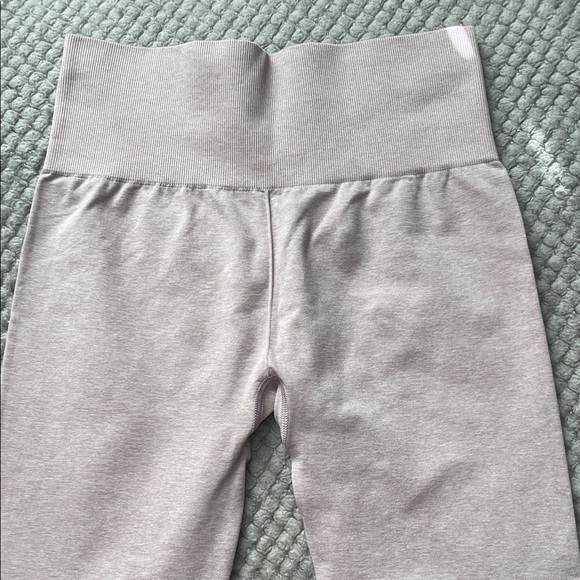 Gymshark Light Purple Leggings - Picture 3 of 5